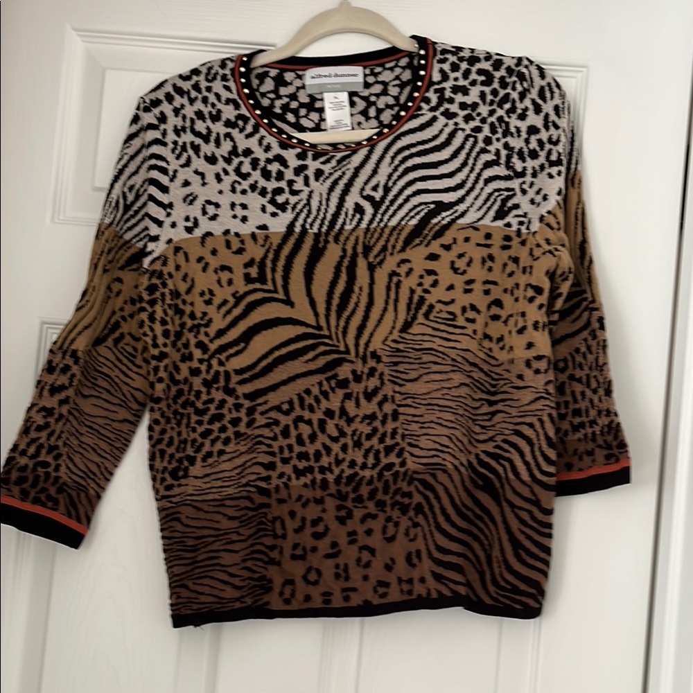 Alfred Dunner ladies top. Animal prints .
